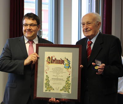 Bild vergr��ern: B�rgermedaille Siegfried Ascherlklein