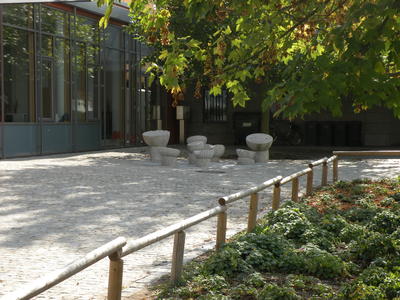 Bild vergr&ouml;&szlig;ern: Schule Wackersdorf Skulptur