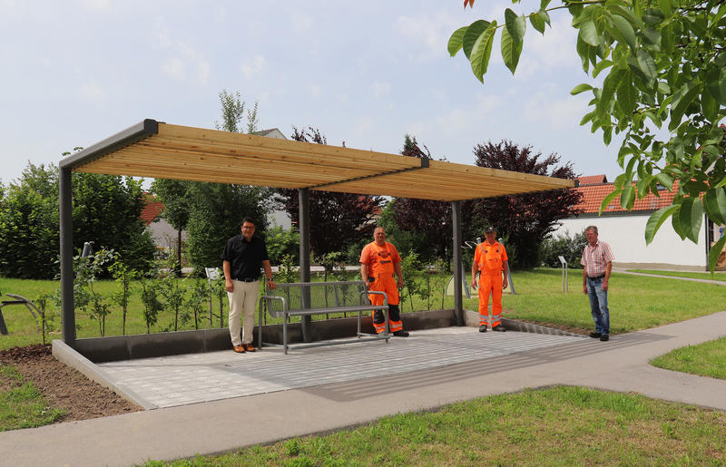 Neuer Schattenspender in der Parkanlage Dreieichenseugen