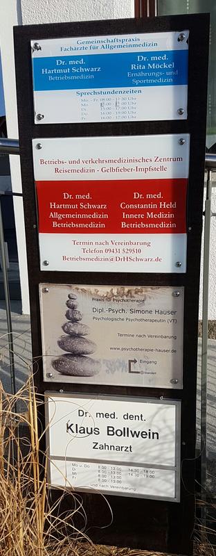 Bild vergr&ouml;&szlig;ern: Beschilderung &Auml;rzte im Rathaus 